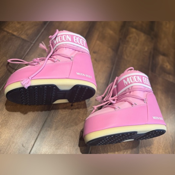 Moon Boot Pink Lace-Up Winter Boots with Branded Cuff - Picture 8 of 16